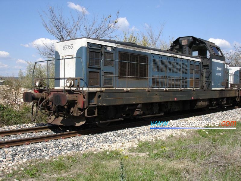 A BB 66000 freight locomotive on the Aix-en-Provence - Rognac single track