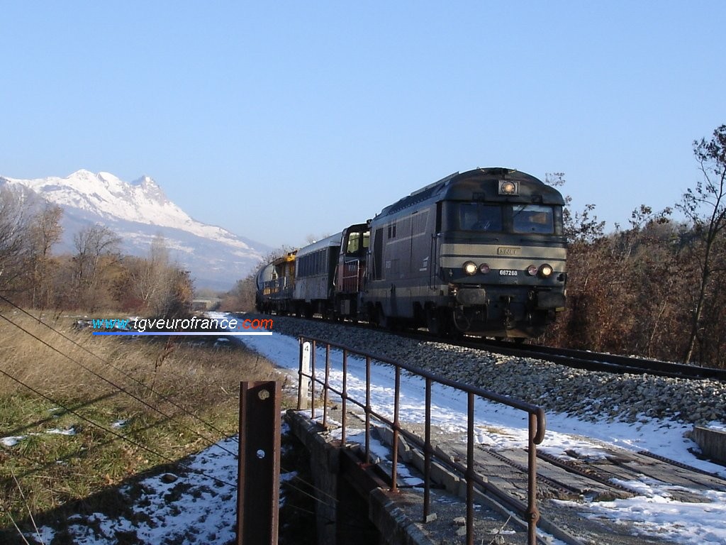 Une locomotive BB67200  de l'Infrastructure