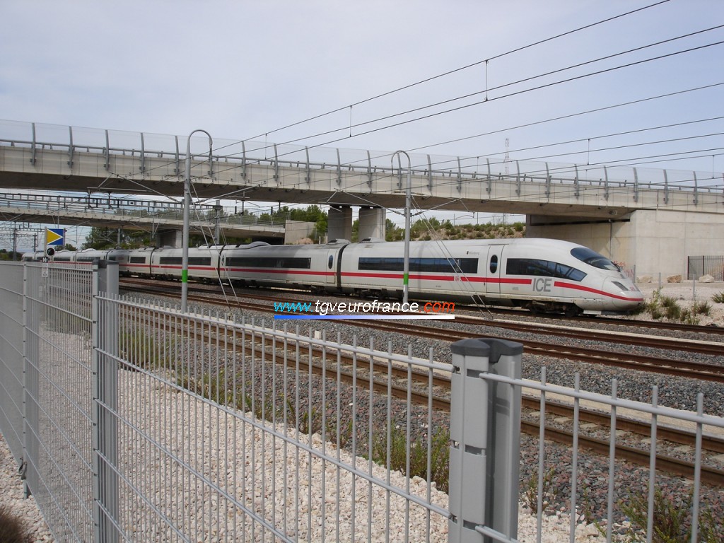 The ICE 4605 Siemens Adtranz train reaching the Aix-en-Provence TGV station