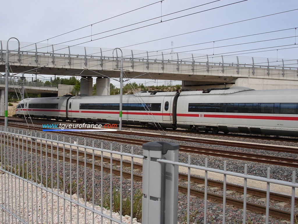 An ICE3 trainset under a 25000 V 50 Hz electric supply in Provence