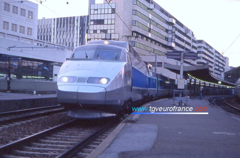 Une rame TGV PSE à Paris-Gare de Lyon