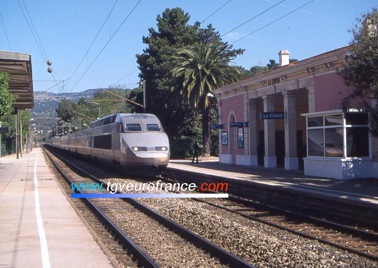 TGV Réseau in the station of La Ciotat
