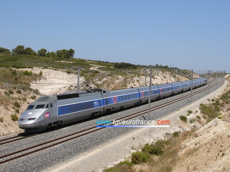 Un tren TGV Sud-Est sobre el ferrocarril LN5